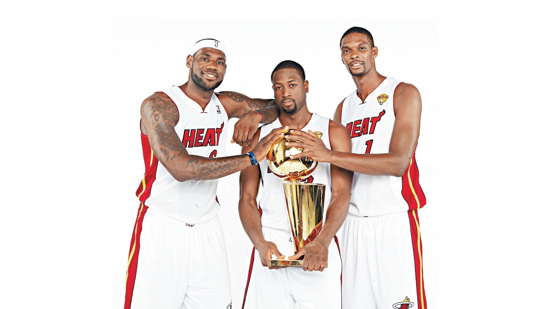 世锦赛最新形势：巴黎圣日耳曼高居榜首，纽约尼克斯强势追赶，冠军归属成迷