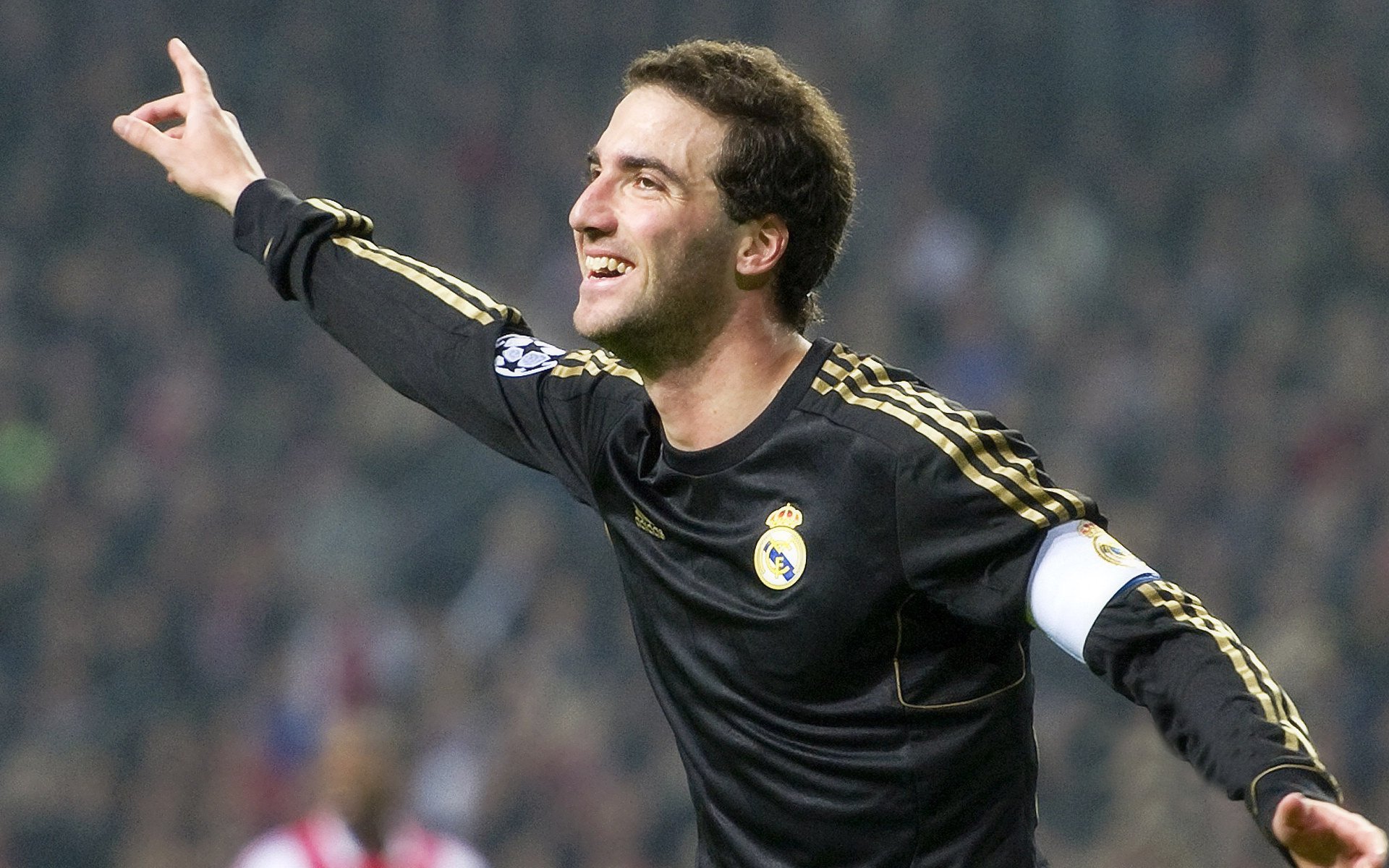 欧联杯转会风云：洛杉矶湖人盯上锋线强援，辛纳或成交易筹码